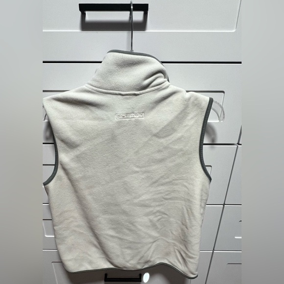 Old Navy creme and grey velour ski vest - Picture 6 of 7